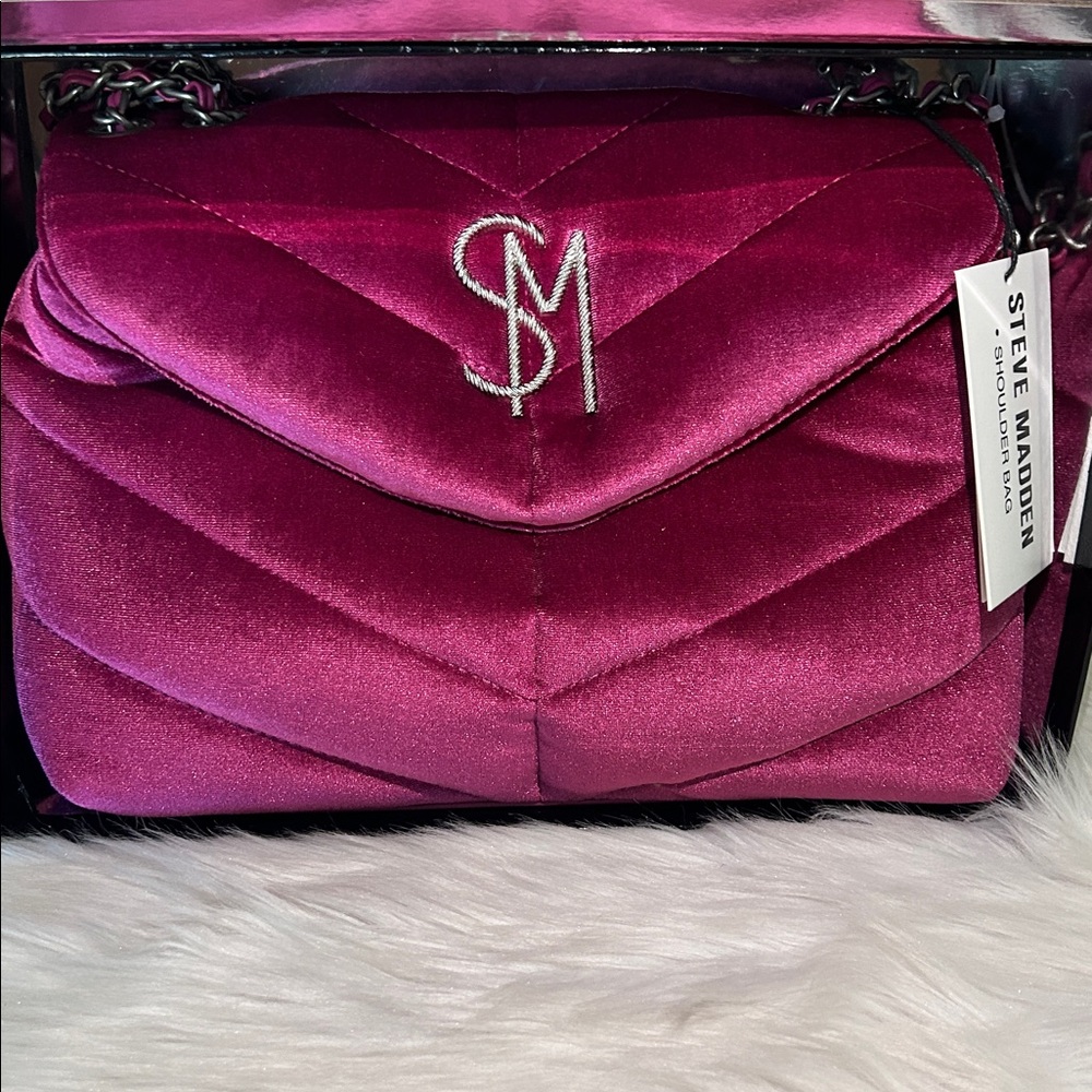 NWB Steve Madden (Bcoleman) Fuschia Velvet Shoulder Bag with Giftbox 🎁